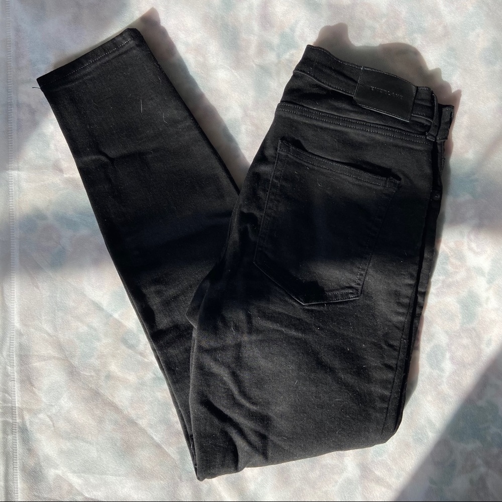 Everlane’s Midrise 31 Regular jeans in black